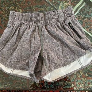 Lululemon Hotty Hot Short 2.5" in Heather Gray, Size 6